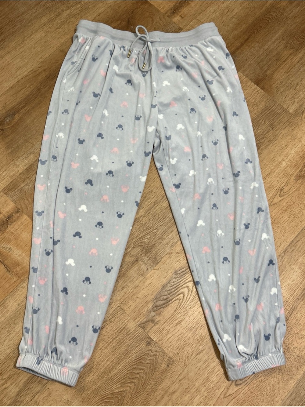 Disney Light Gray Pajama Set with Pink, White & Navy Mouse Motifs - Picture 4 of 6